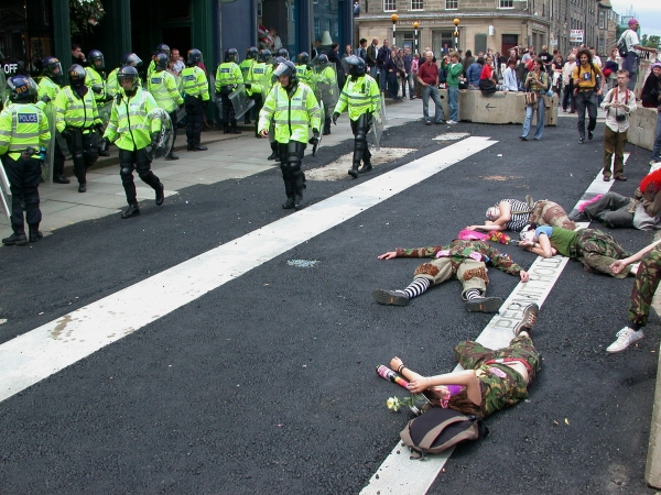 [Picture report] Clown Army conquers Edinburgh